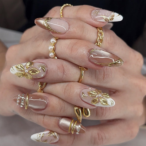 Künstlerisches Press-On Nagelkunst-Set mit eleganten floralen Akzenten Karnz