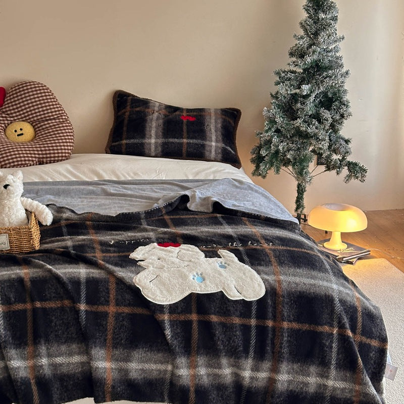 Flauschige Wohndecke mit gesticktem Katzenmotiv und Pompon-Applikation