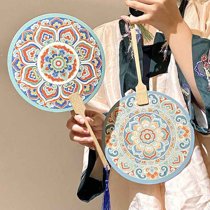 Handgefertigter Fächer mit Kunstvollem Motiv Karnz
