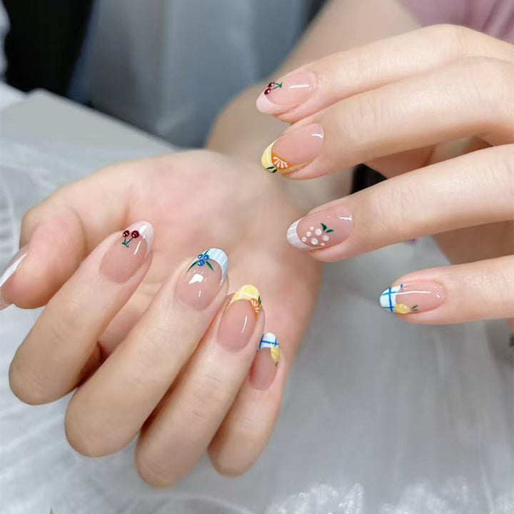Kreative Nagelkunst mit Exotischem Blattdesign Karnz