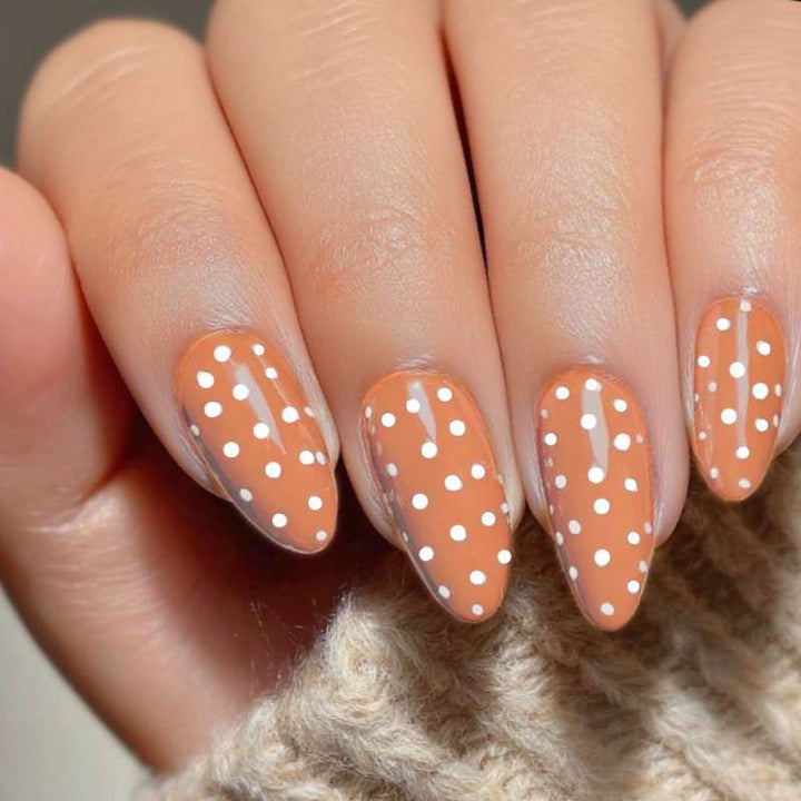 Künstlerisches Press-On Nagelset mit gepunktetem Design Karnz
