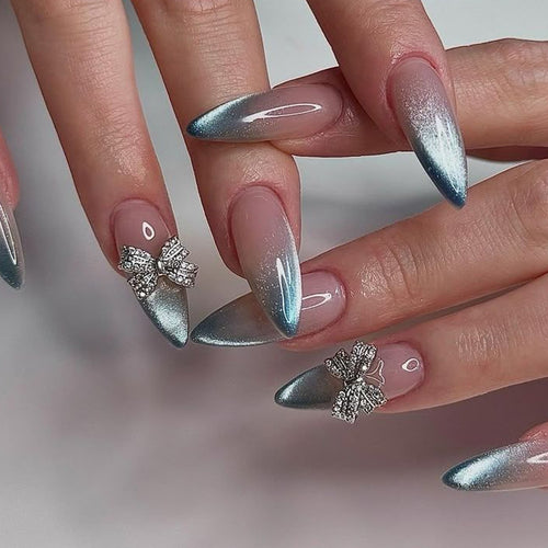 Elegante Stiletto Press-On Nägel mit Strassschleifen Karnz