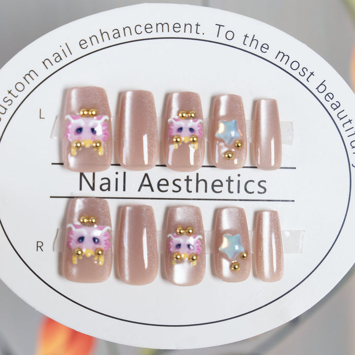 Künstlerisches Press-On-Nagelset mit individuellen Designs