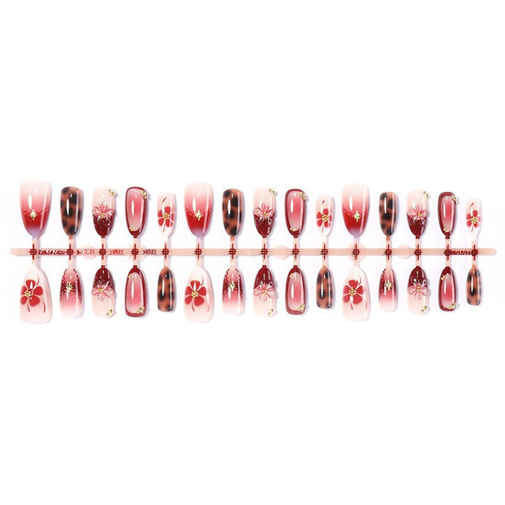 Elegantes florales Design Nagelkunst Karnz