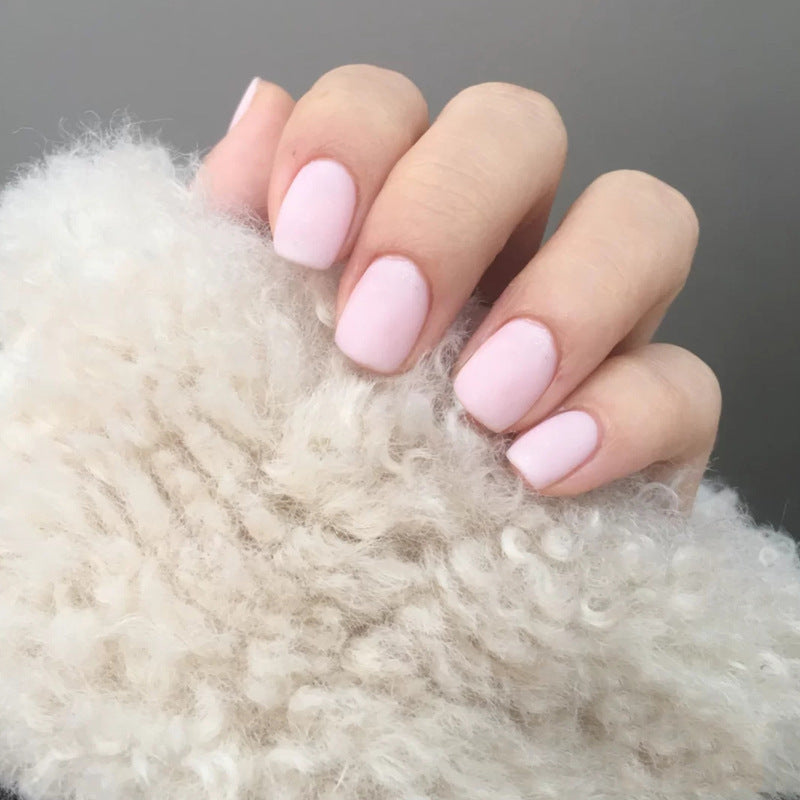 Stilvolle Kunstnägel mit floralen Akzenten Karnz