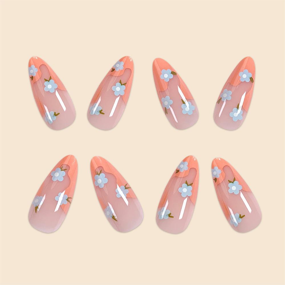 Künstlerisches Floral Gel Nageldesign