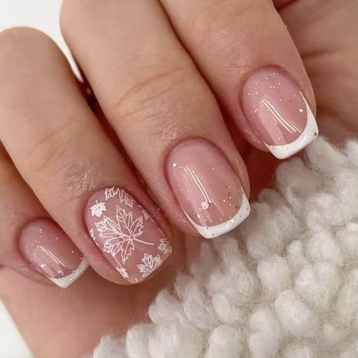 Künstlerische herbstliche Nagelkunst Karnz
