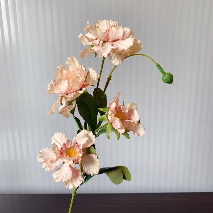Lebensechter blühender Blumenstiel