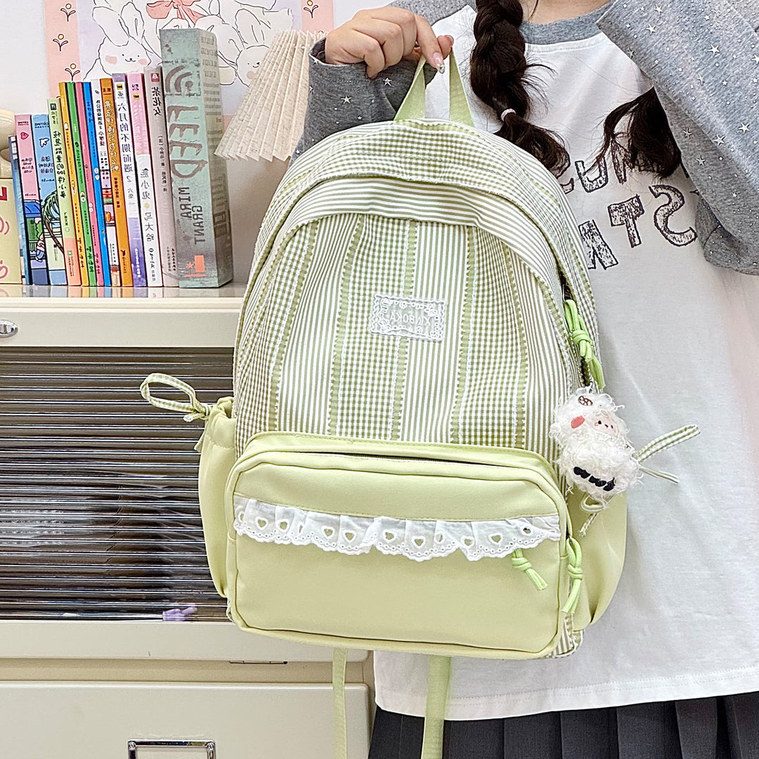 Stylischer gestreifter Rucksack mit dekorativen Akzenten Karnz