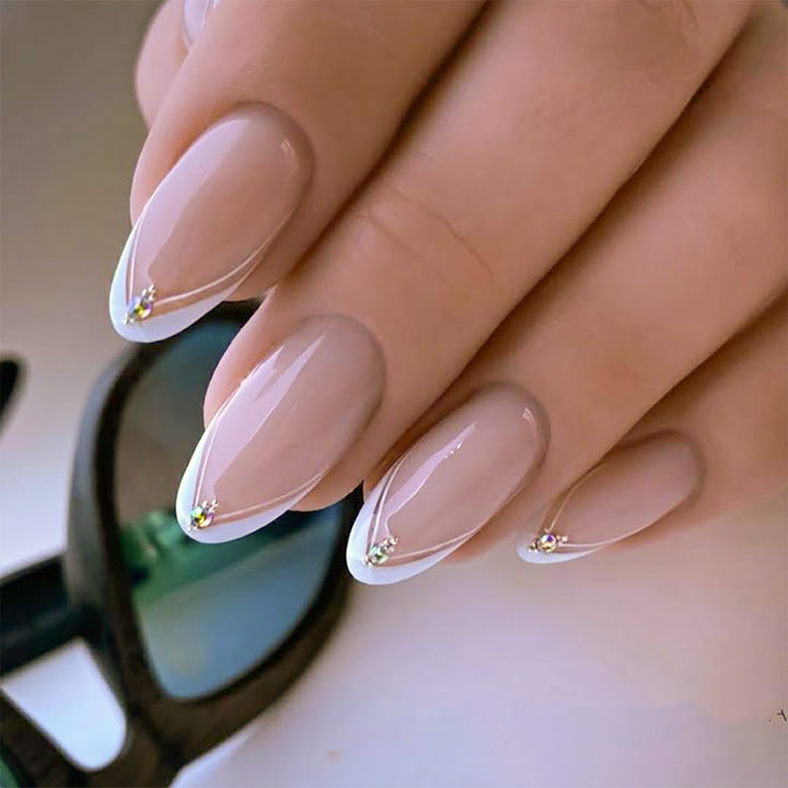 Elegante Stiletto Press-On Nagelkunst Karnz