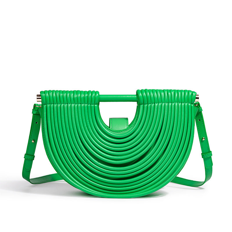 Strukturierte Halbkreis-Handtasche Karnz