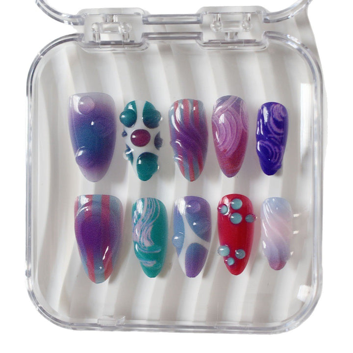 Künstlerisches 3D-Nageldesign Karnz