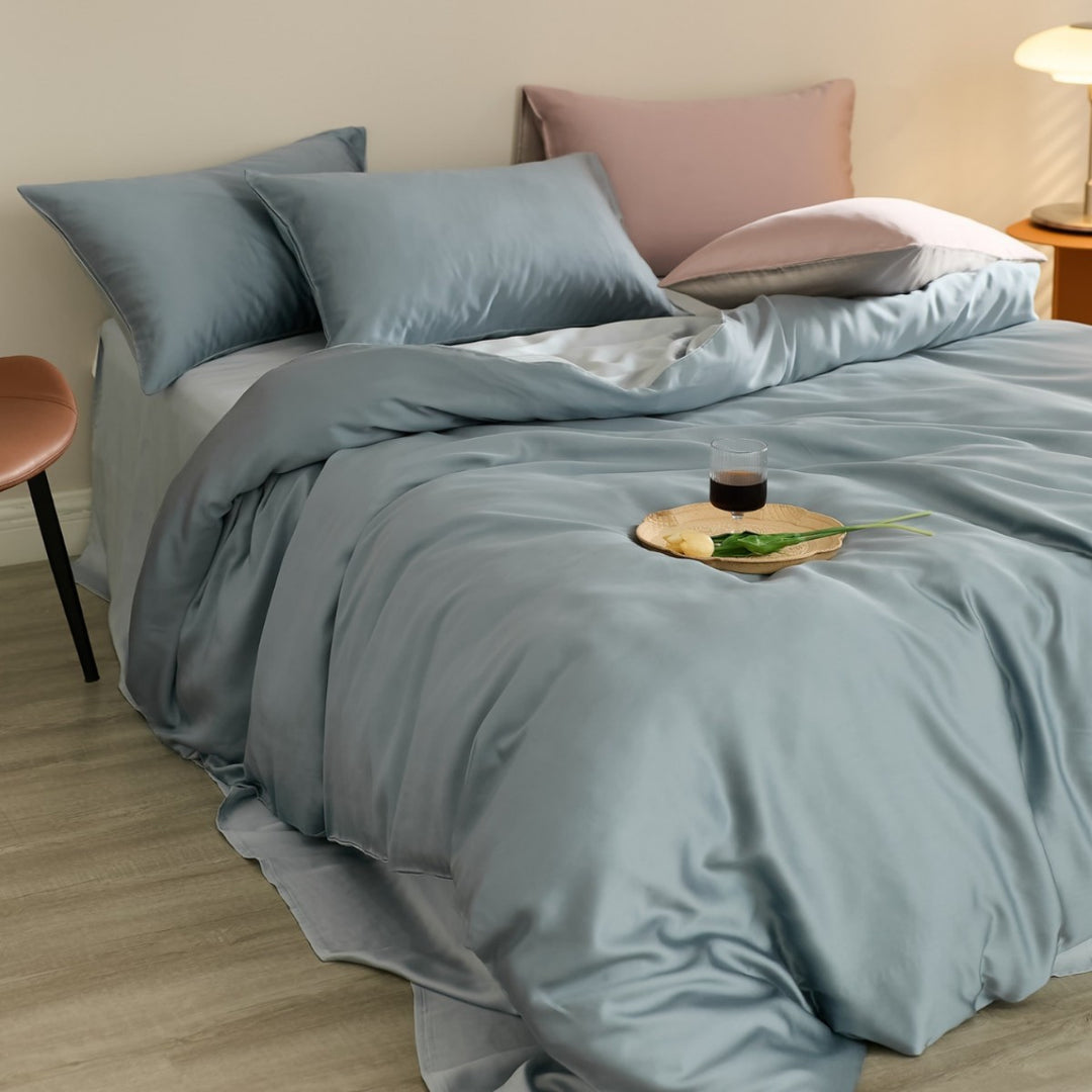 Wendbares Satin-Bettwäscheset mit seidig-glänzendem Griff und hautfreundlichem Baumwollmix