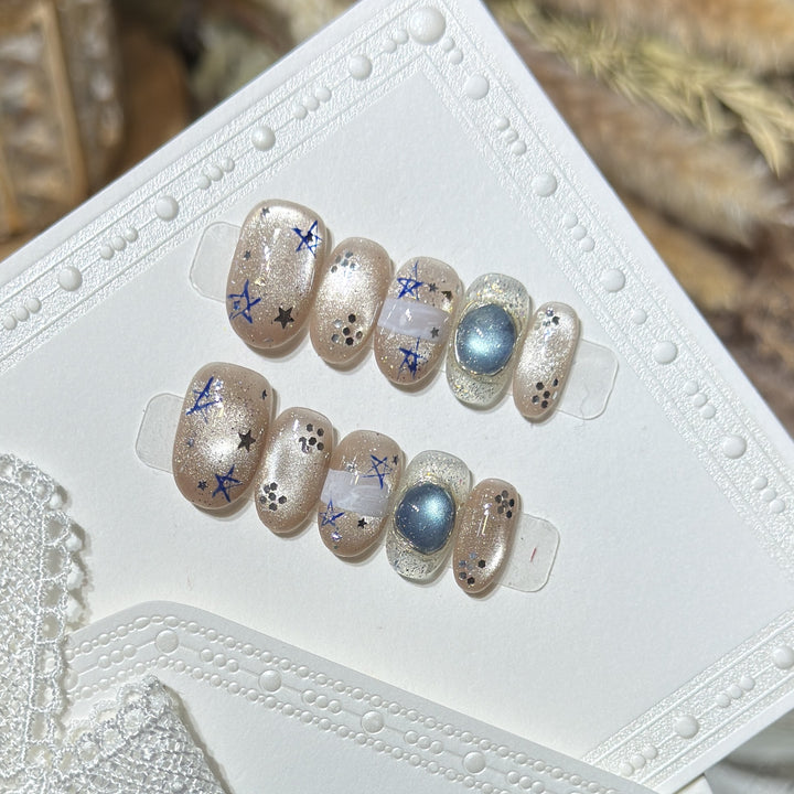 Himmelsinspiriertes Press-On Nagelset Karnz