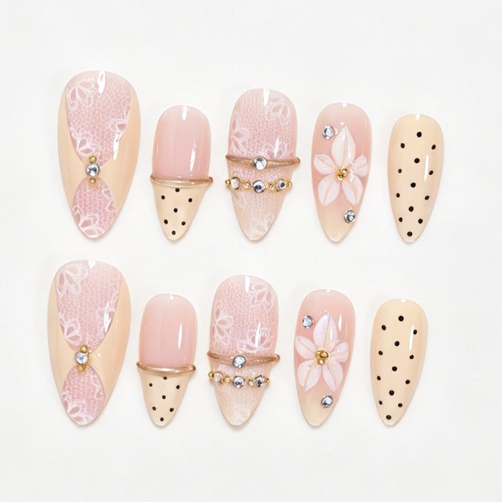 Elegante Florale Design Press-On Nagelspitzen Karnz