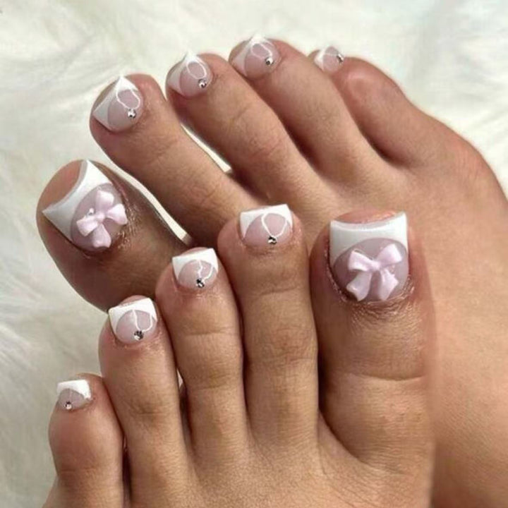 Fußnagelkunstset mit elegantem französischen Design und romantischen Schleifen Karnz