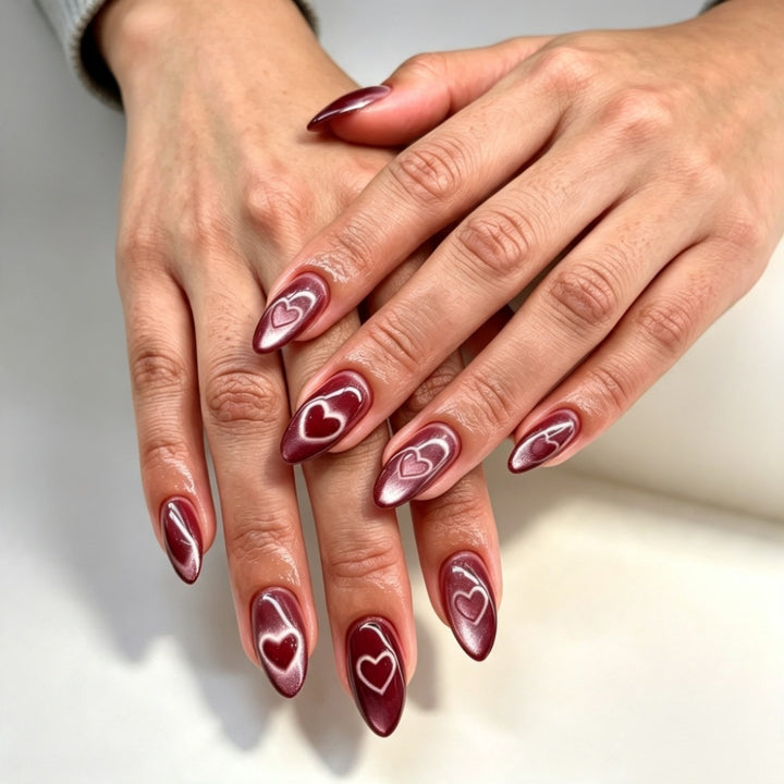 Kunstnägel mit Luxuriösem Herz-Design und Schimmerndem Finish Karnz