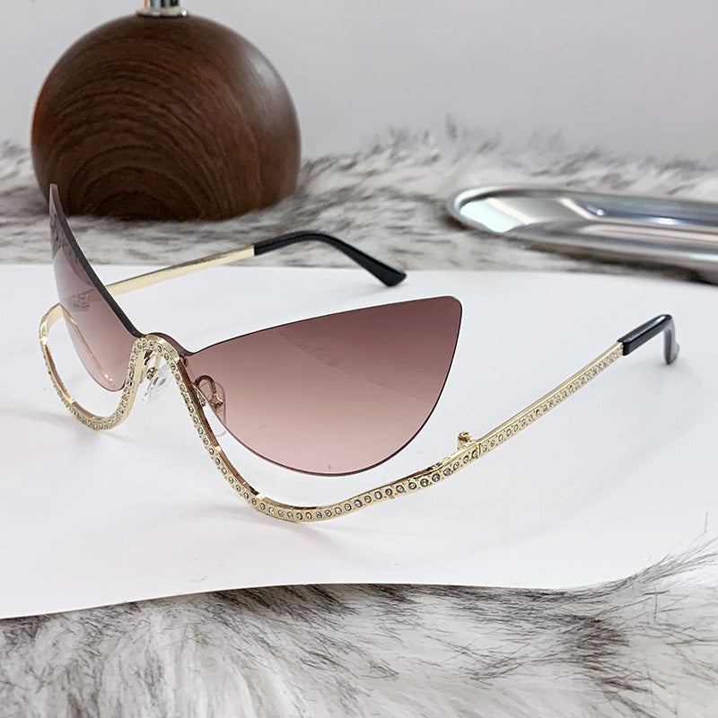 Damen extravagant geformte Cat-Eye Sonnenbrille mit funkelnden Applikationen Karnz