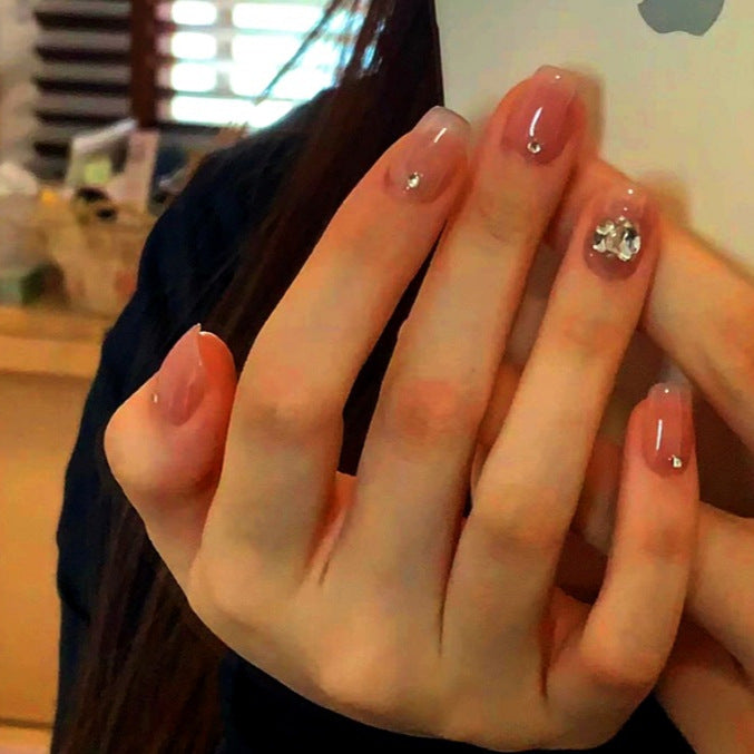 Elegantes, mit Kristallen verziertes Press-On-Nagelset Karnz