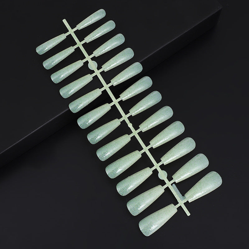 Kunstnägel Set mit elegantem Design Karnz