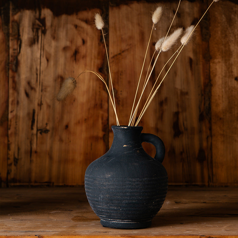 Rustikale Keramikvase mit Griffen Karnz