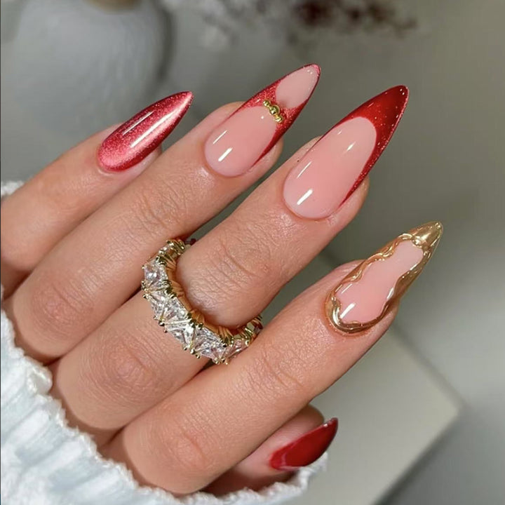 Kunstvolle Nagelverlängerungen mit Glamourösem Design und Glitzer Karnz