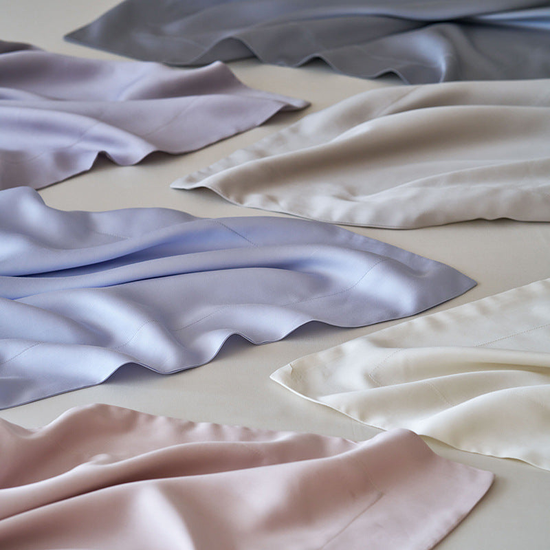 Satin-Kissenbezug-Set aus gekämmtem Baumwollsatin mit seidigem Glanz und feiner Paspel
