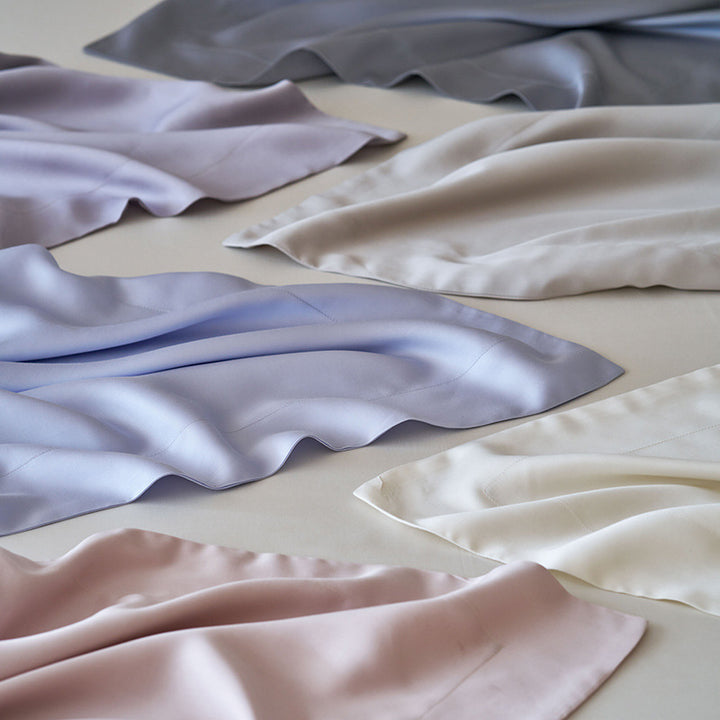 Satin-Kissenbezug-Set aus gekämmtem Baumwollsatin mit seidigem Glanz und feiner Paspel