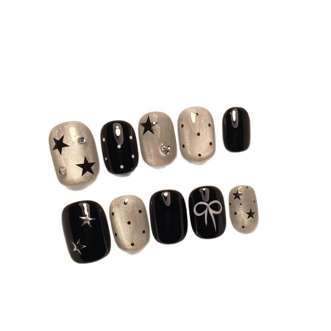 Künstlerisches Press-On-Nagelset mit Stern- und Bogenakzenten