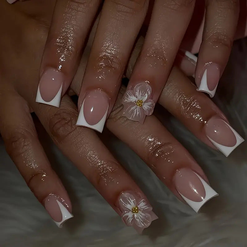 Florale Eleganz Press-On Nagelkunst Karnz
