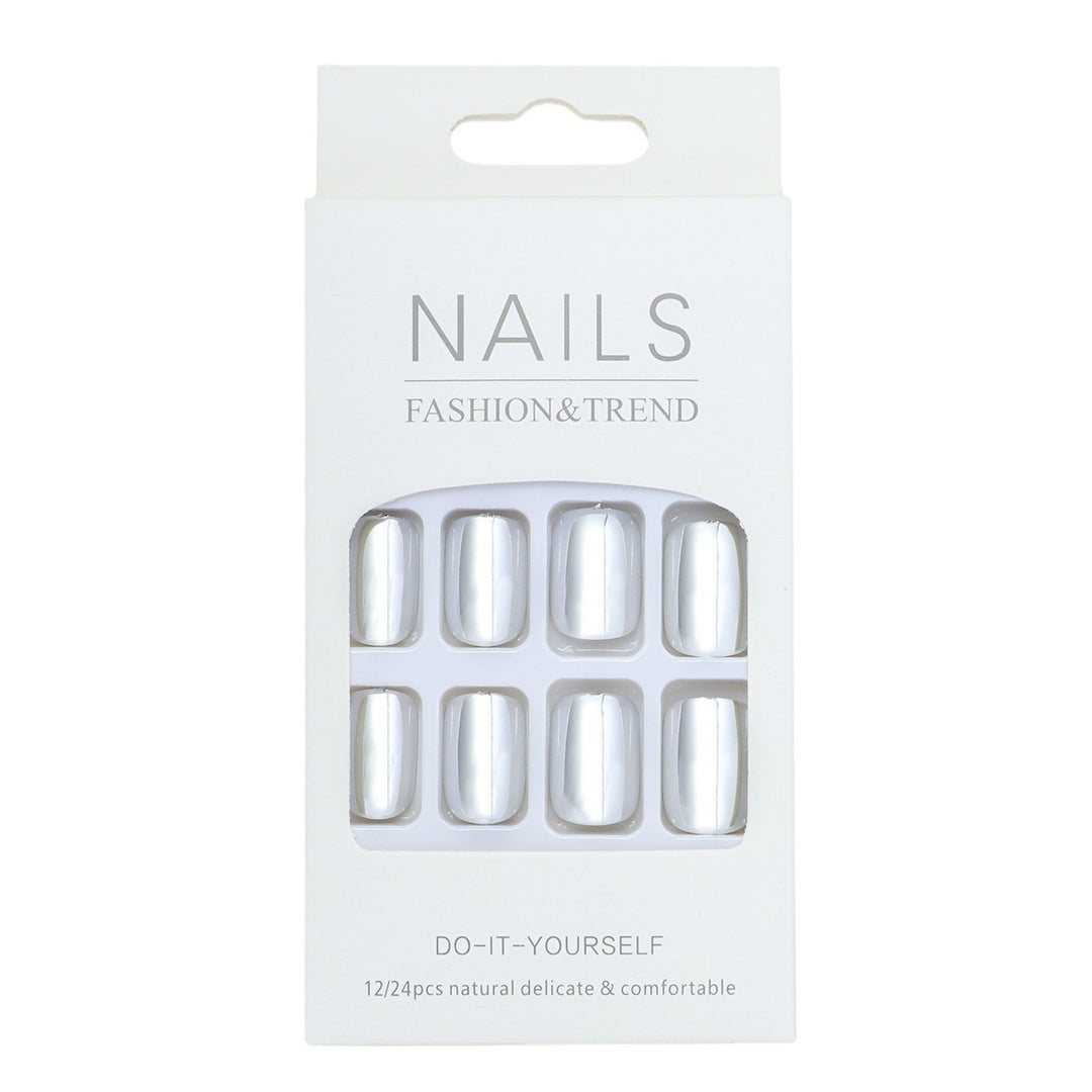 DIY Press-On Nail Set mit elegantem natürlichem Finish Karnz