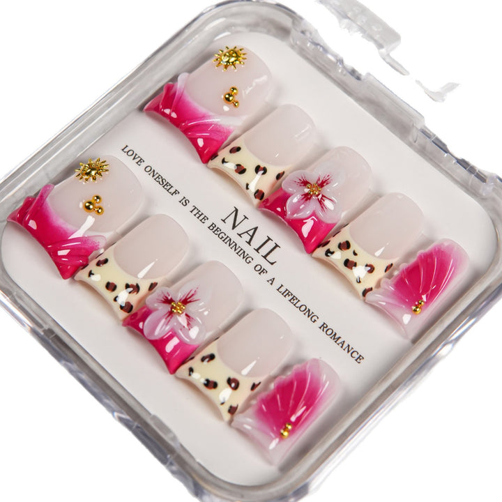 Floral Press-On Nagelkunst Set mit dekorativen Akzenten