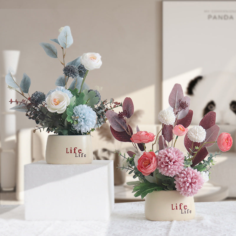 Dekorativer Kunstblumenstrauß