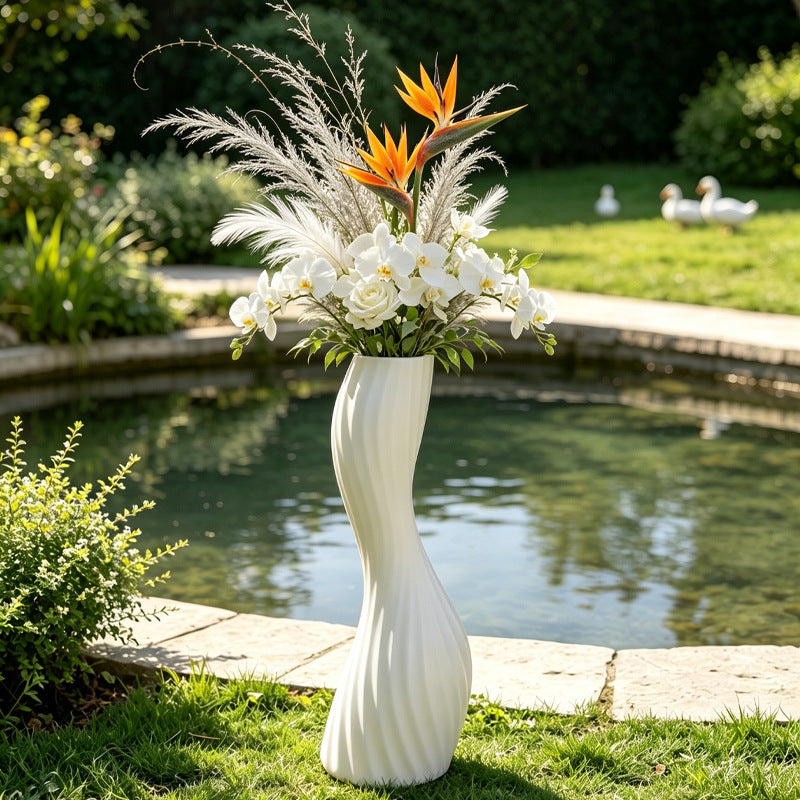 Elegante verdrehte dekorative Bodenvase Karnz