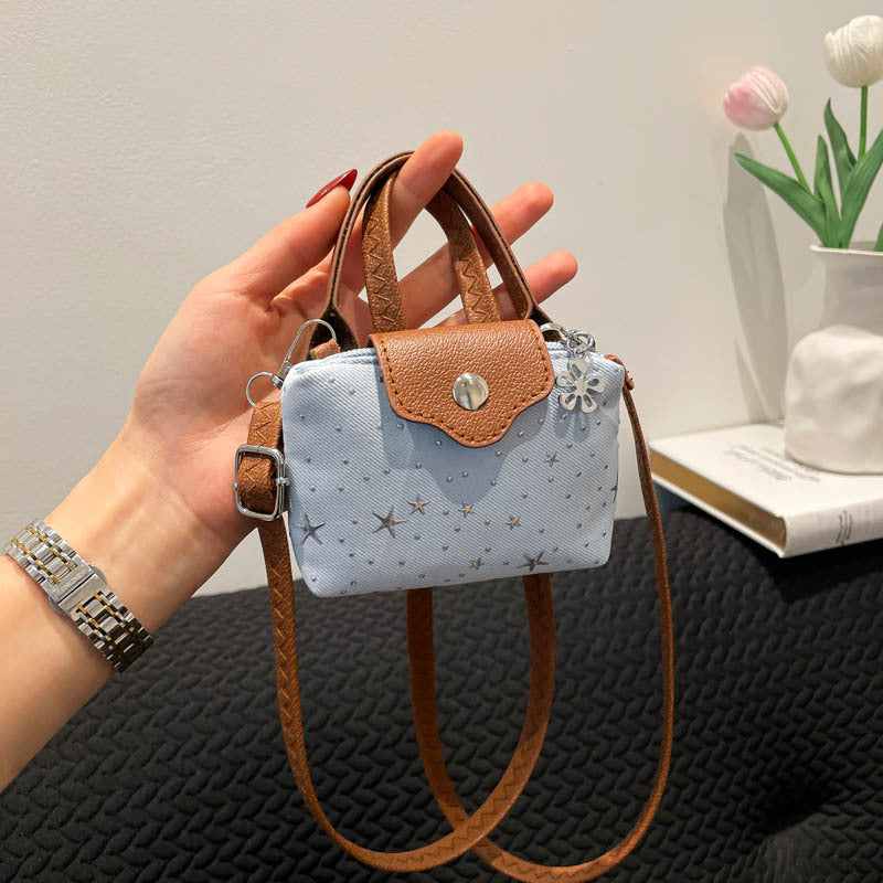 Mini Crossbody-Handtas mit dekorativen Details