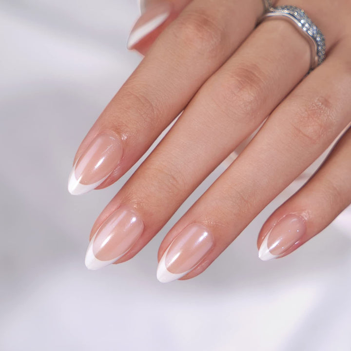 Elegante französische Tipp-Nagelerweiterungen Karnz