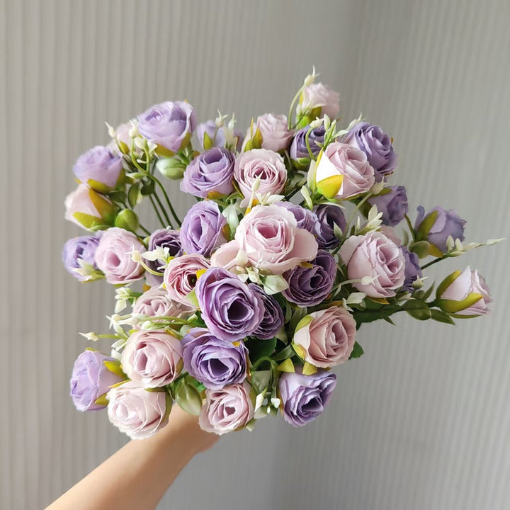 Stylischer handgemachter künstlicher Rosenstrauß