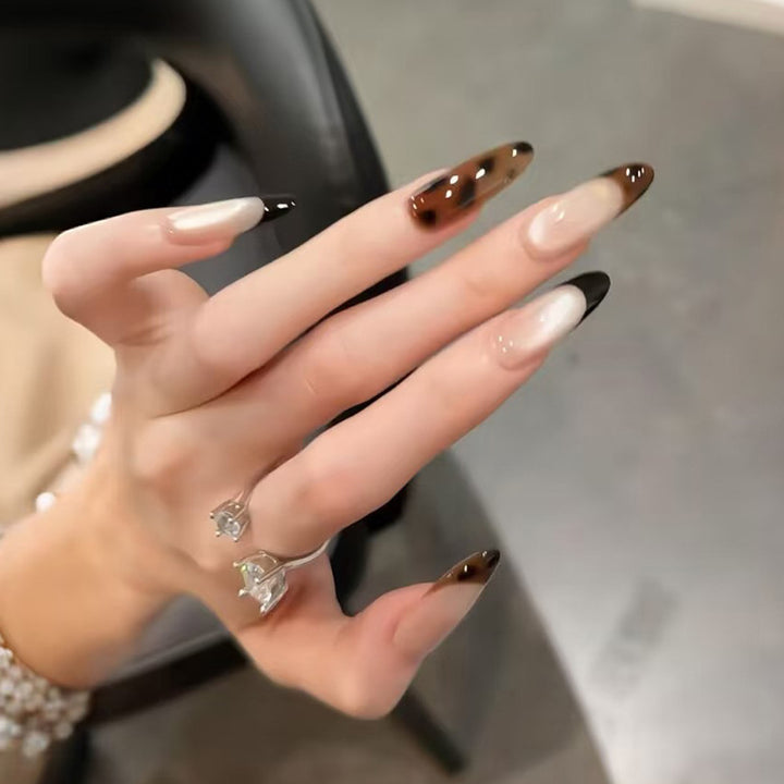Elegante Stiletto-Nagelspitzen Karnz