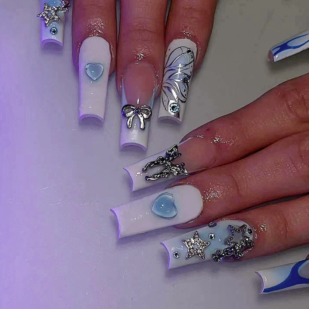 Kunstvolle Nagelverzierung Karnz