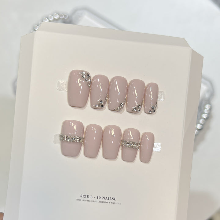 Luxuriöser mit Strass verzierten Press-On Nagelset Karnz