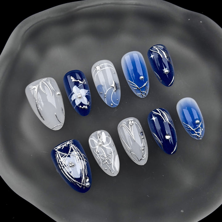 Press-On Nail Art Set mit floralen und metallischen Designs