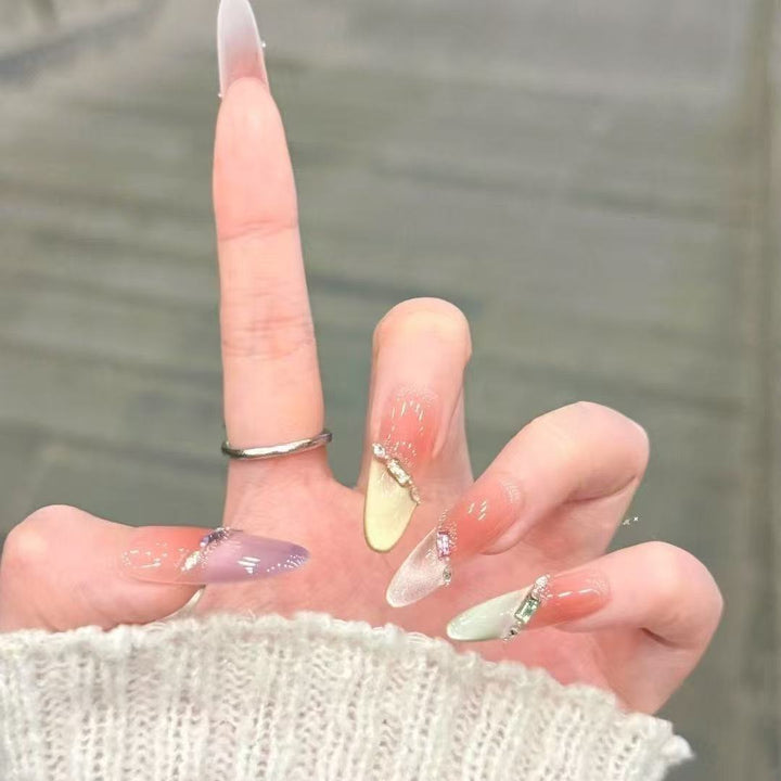 Glamorous Press-On Nail Set Karnz