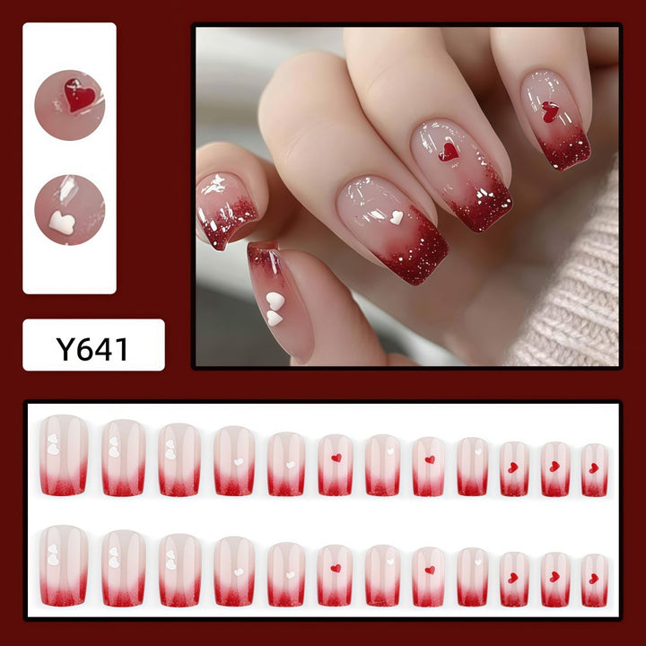 Romantische Nagelkunst mit Herzmotiven Karnz