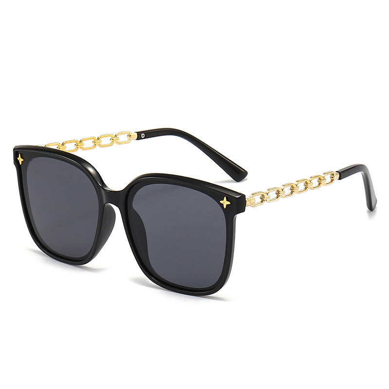 Übergroße quadratische Sonnenbrille mit Kettenakzenten