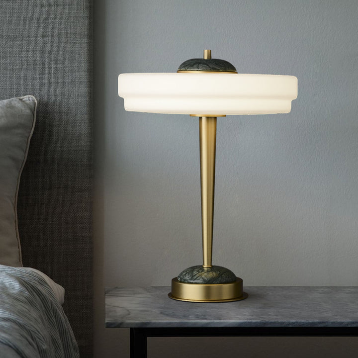 Moderne Minimalistische Tischlampe mit elegantem Globus-Design