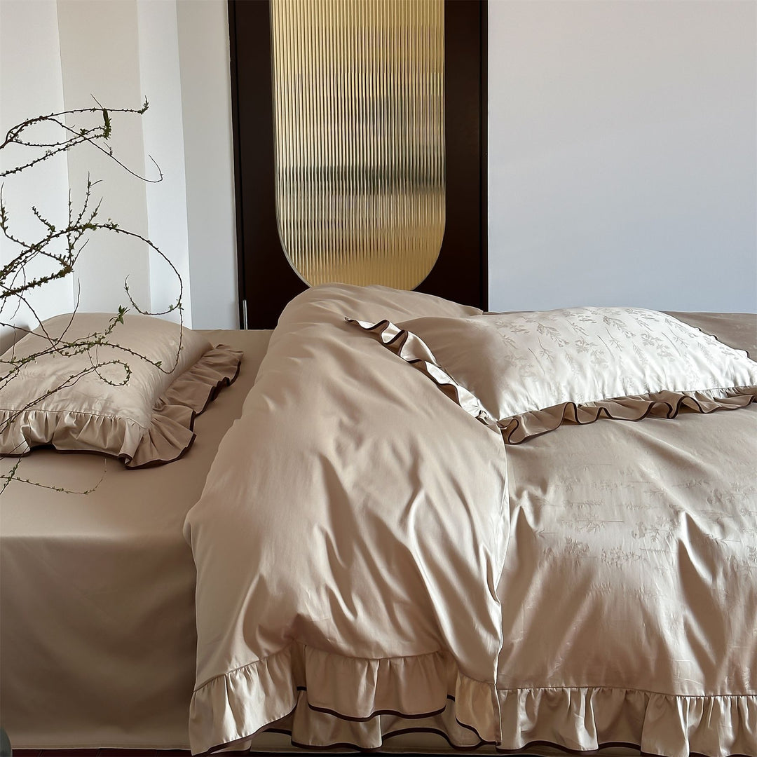 Luxuriöse Satin-Bettwäsche mit floralem Jacquard und Kontrastpaspel