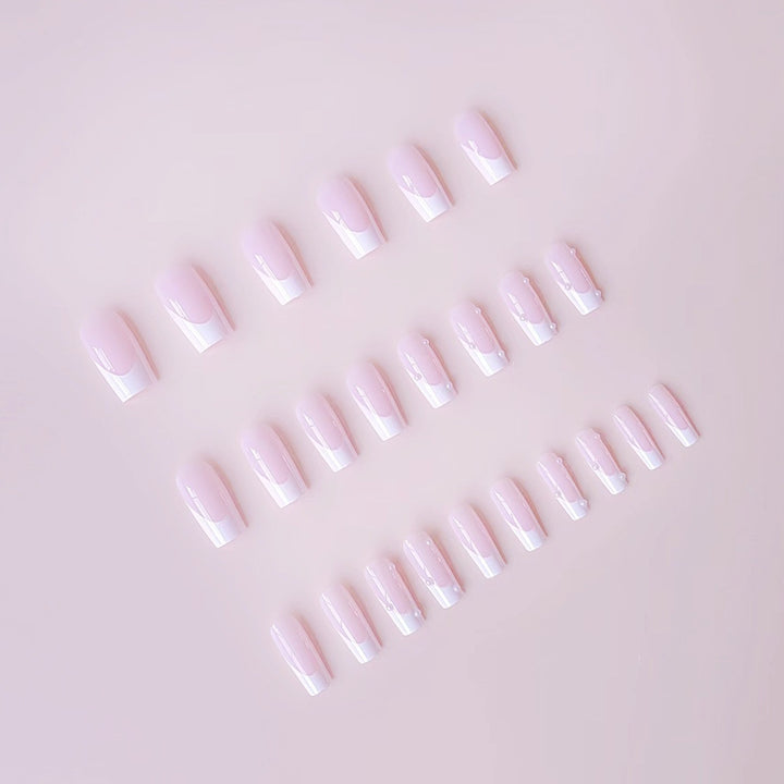Künstliche Nagelspitzen mit eleganten Perlenakzenten Karnz