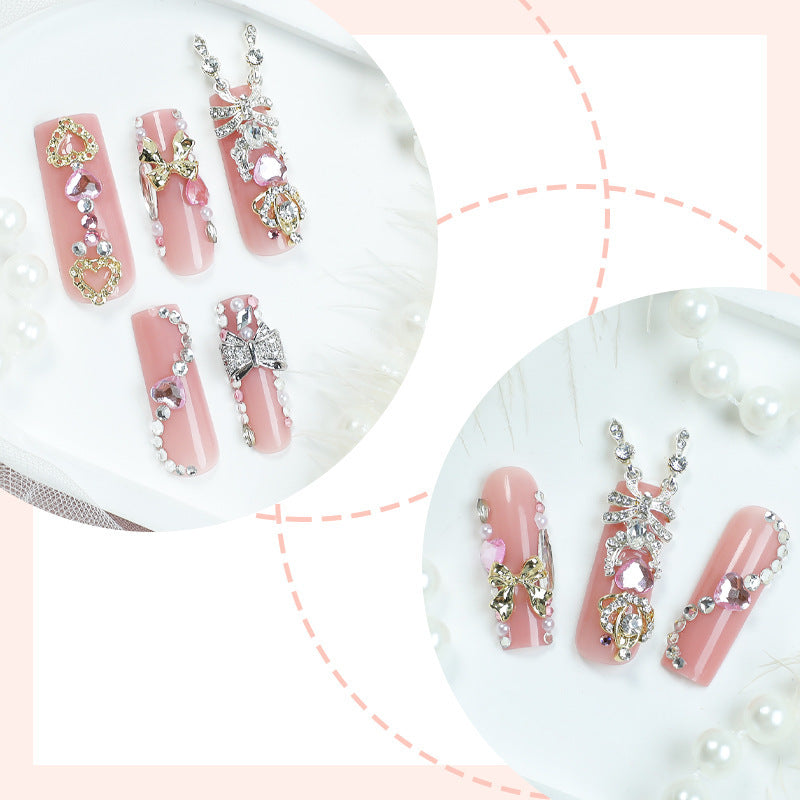 Dekoratives Press-On-Nagelkunstset mit glamourösen Schmuckakzenten Karnz