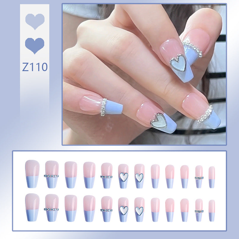 Kunstnagelset mit eleganten Glitzerverzierungen und schimmernden Akzenten Karnz