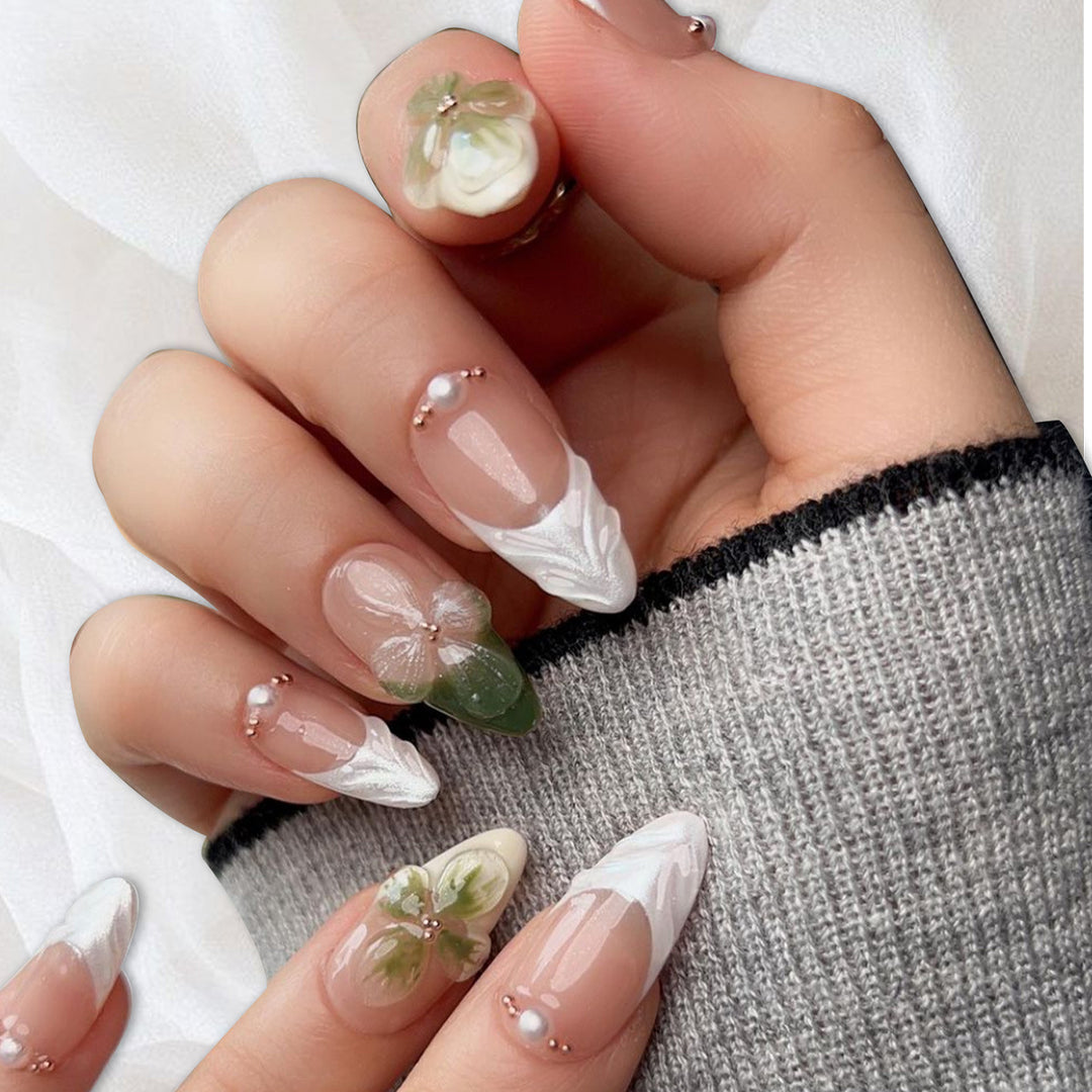 Elegante florale Press-On-Nagelkunst Karnz
